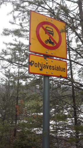 Liikennemerkki pohjavesialueesta
